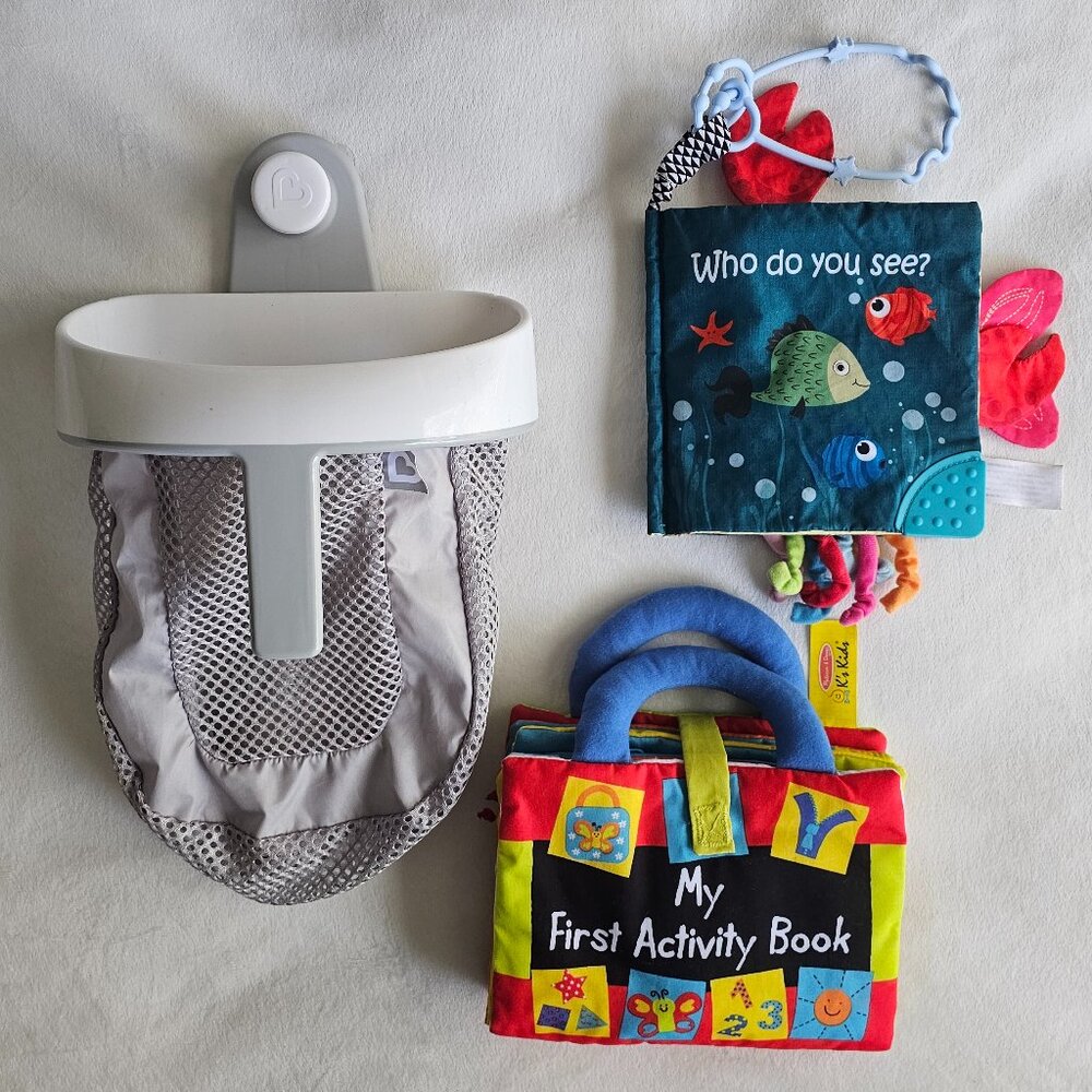 Munchkin Super Scoop bath toy organizer and two soft baby activity books
